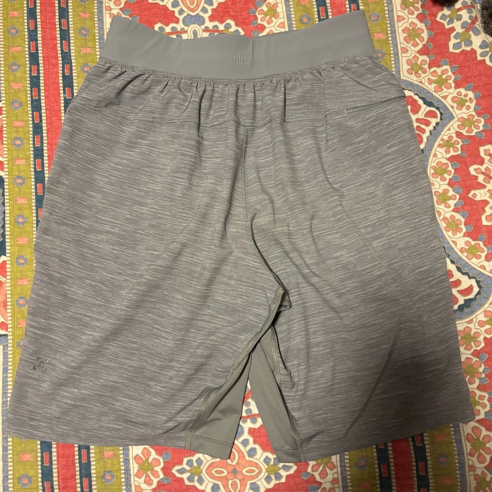 lululemon athletica Men's Heathered Gray Athletic Shorts - Picture 5 of 7